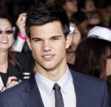 2009__11__taylorlautner 225×217.jpg