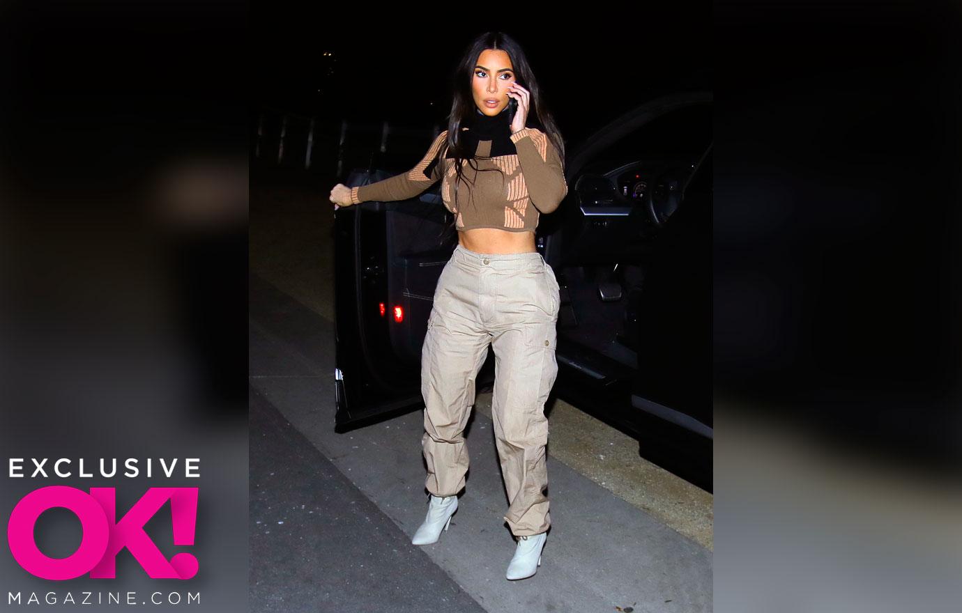 Lace, Kim Kardashian Is Edgy in Red Corset - Up Leather Pants & Sandals –  Mhscfoot News, zapatillas de running ASICS constitución media apoyo talón  talla 33.5 blancas