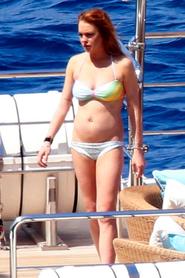 Lindsay Lohan s Super Slim Waist In Underwear Pic Sparks Photoshop