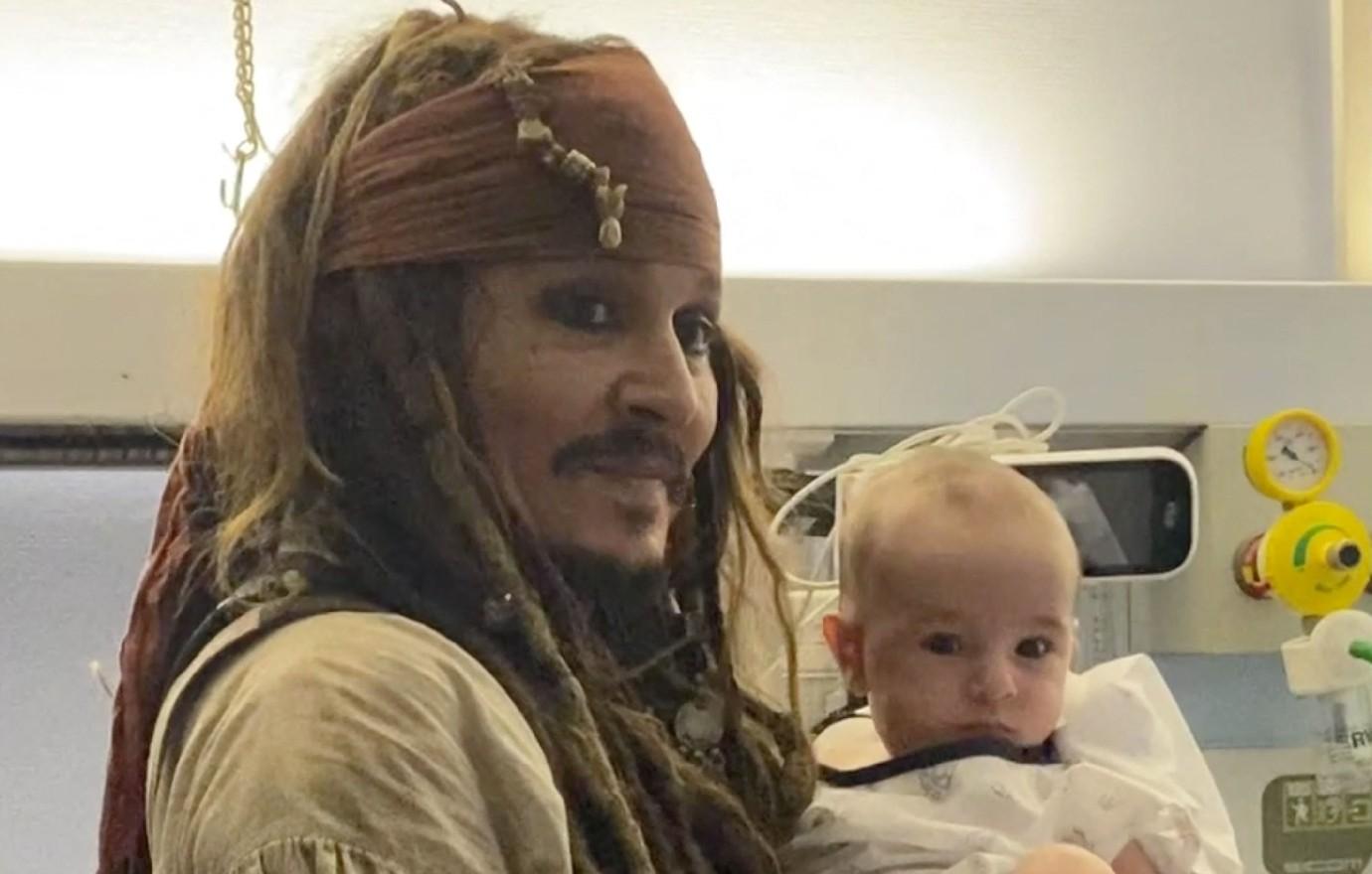 johnny depp dresses jack sparrow sick children hospital spain photos