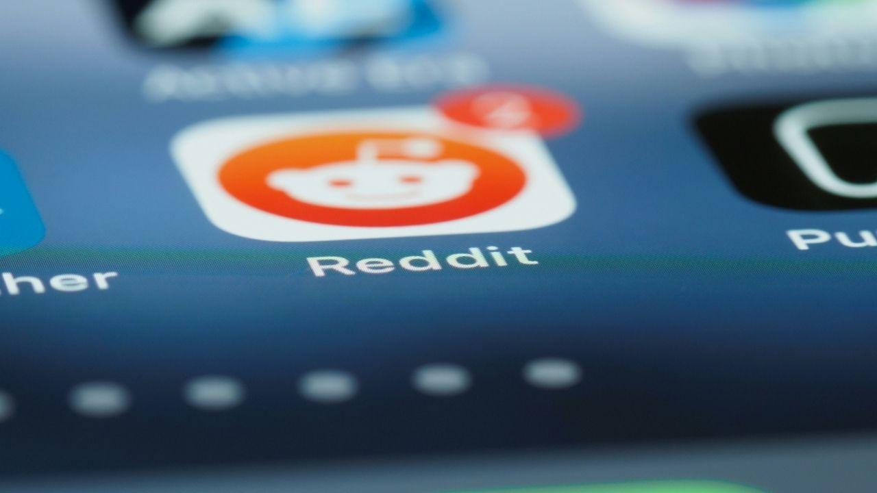 Image of redditors were quick to assure him that he was not the a------ in this situation.
