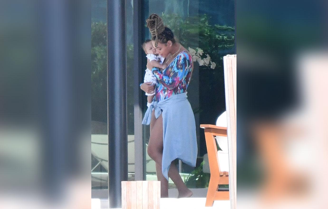 Beyonces Twins Rumi And Sir Carter Seen For The First Time 