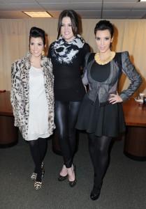 2010__12__Kourntey_Khloe_Kim_Kardashian_Dec2newsnea 209&#215;300.jpg