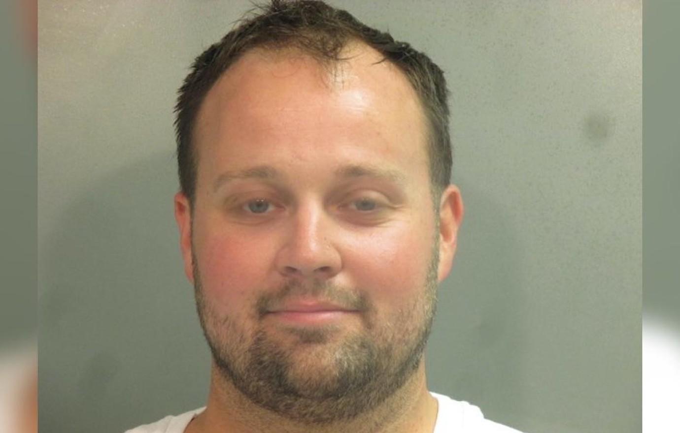 josh duggars prison sued inhumane living conditions inmate