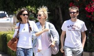 2010__08__Kate_Hudson_Aug9_m 300×181.jpg