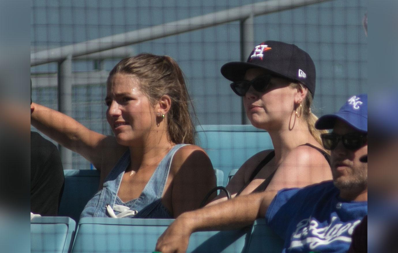 Pregnant Kate Upton Shows Off Baby Bump at Husband's Game: Photos