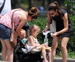 2010__07__Jen_Garner_July19_39 300×247.jpg