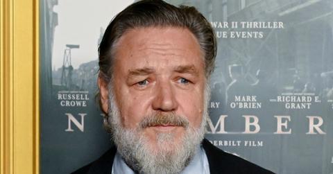 russell crowe defends stern warning autograph seekers viral video