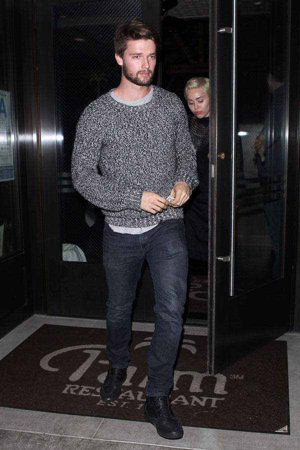 Miley cyrus patrick schwarzenegger maria shriver dinner pics 02