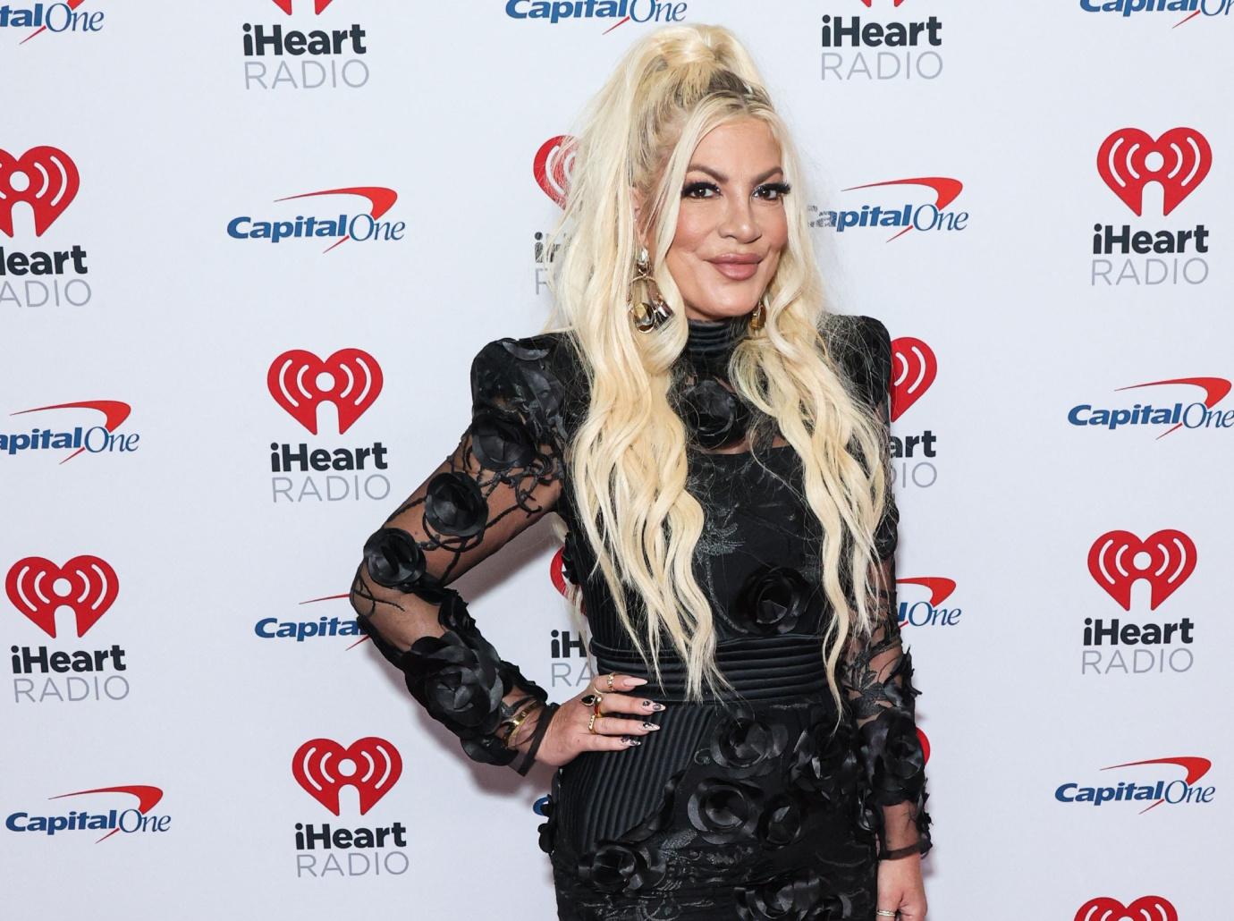 tori spelling evacuates rental home swat arrests neighbor hostage