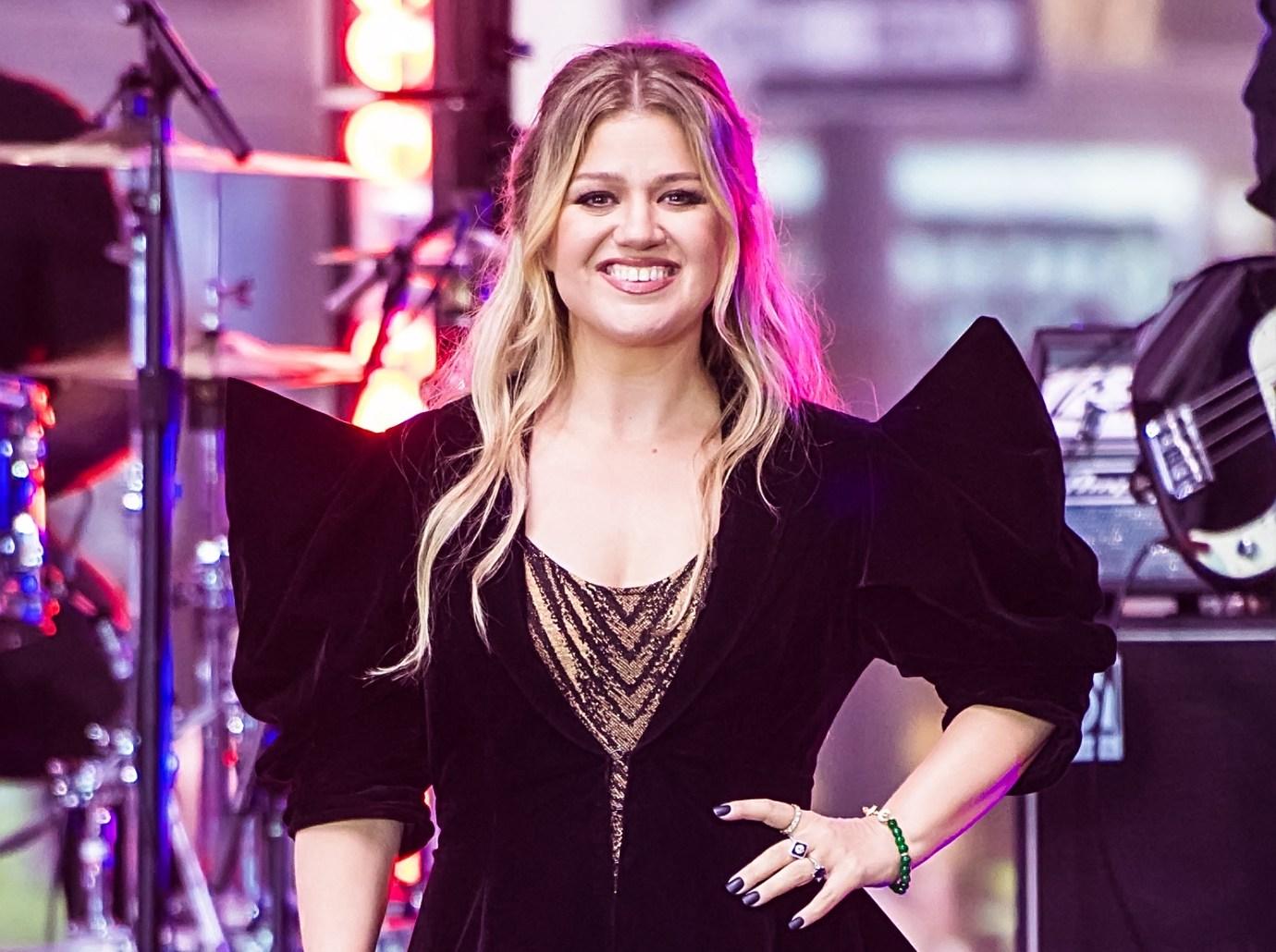 Kelly Clarkson Shows Off Weight Loss In Leather Jumpsuit: Photos