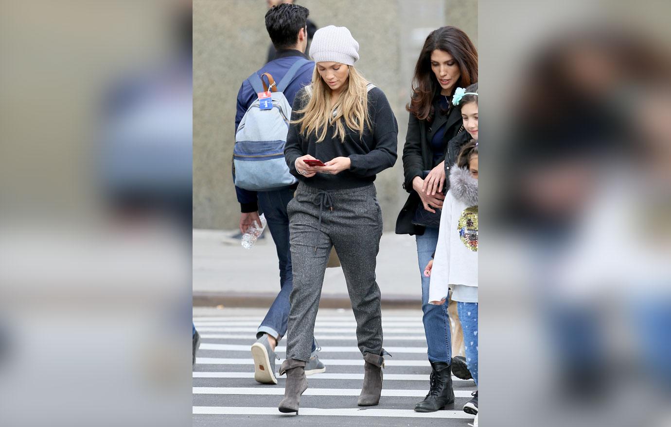 Jennifer Lopez Sister Lynda New York Photos 03