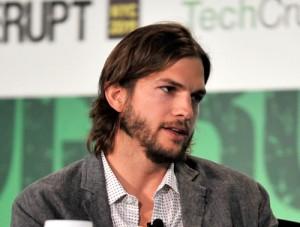 2011__06__Ashton_Kutcher_June30newsnez 300&#215;227.jpg