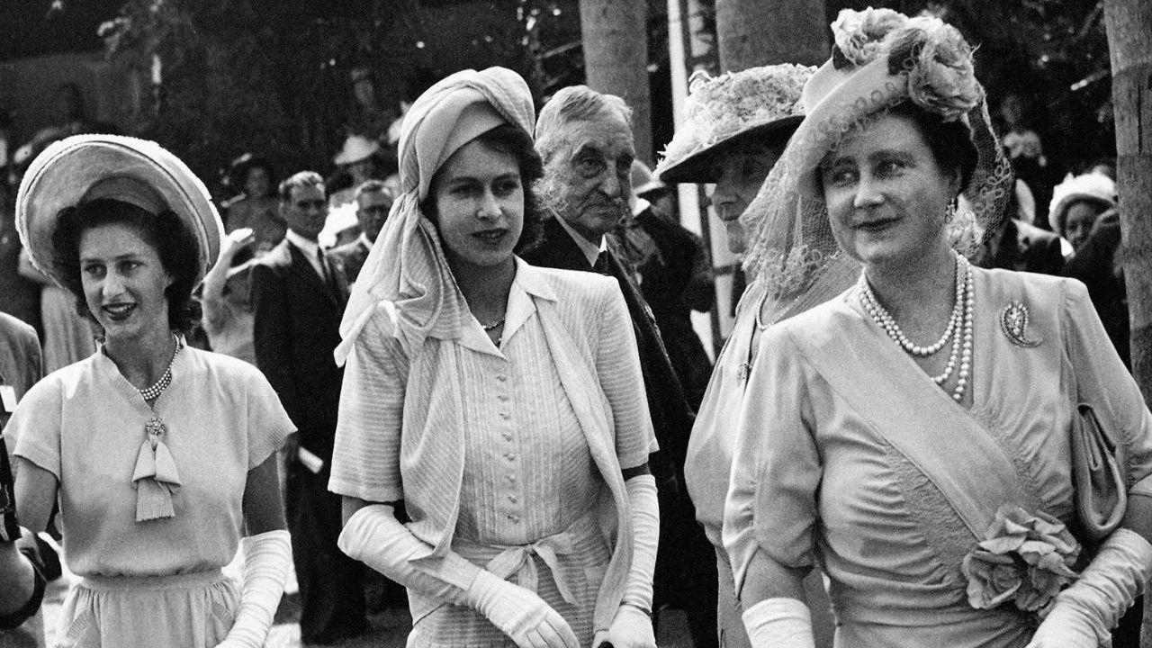 image of royal family