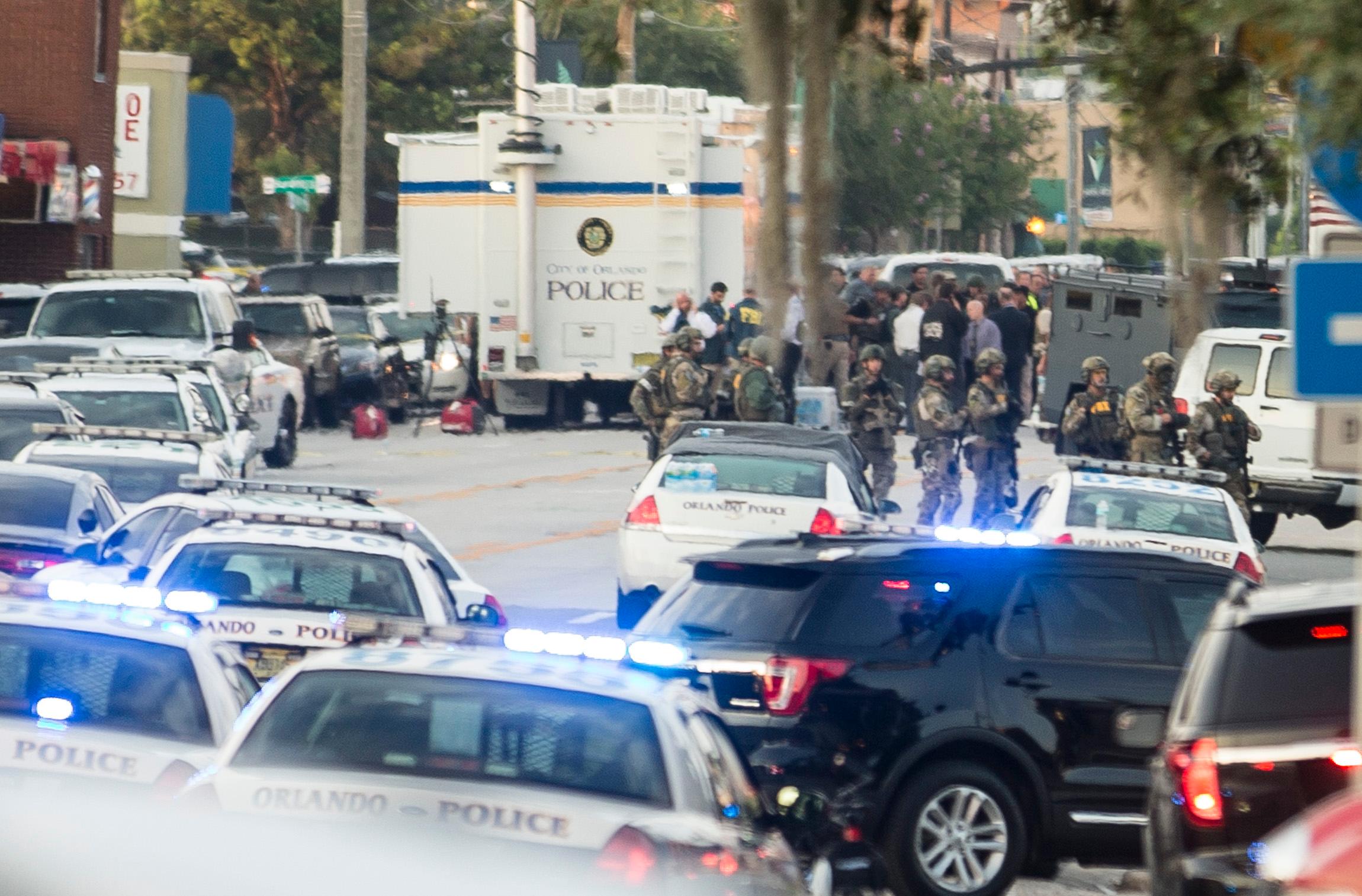 Orlando mass shooting at Pulse nightclub. Police, army, FBI surround club.