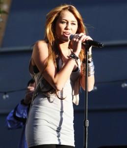 2010__05__Miley_Cyrus_April29_770 259&#215;300.jpg