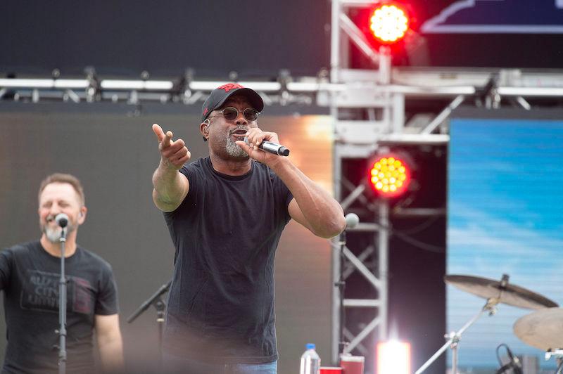 darius rucker defends morgan wallen