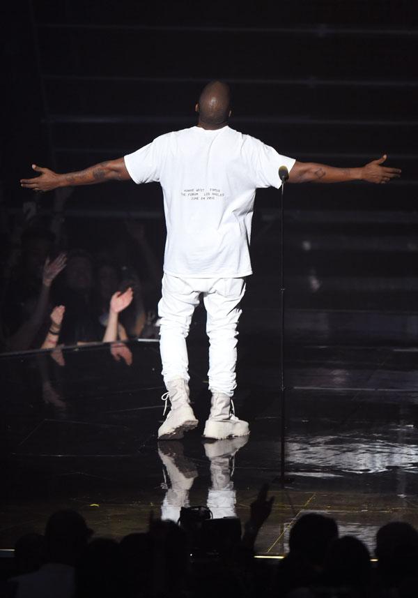 Celebrities react kanye west hospitalized 04