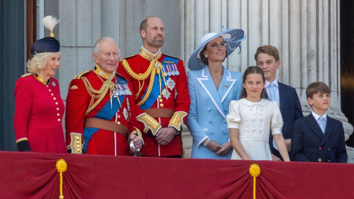 image of royal family