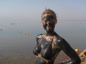 2011__08__Bar Refaeli Dead Seas Aug11newsbt 300×225.jpg