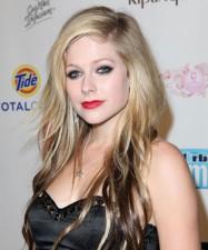 2010__01__avril_lavigne_JAN.26news 187×225.jpg