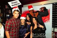 2010__01__gallery_main Kim Kardashian Christmas Eve 010410 7 225×149.jpg