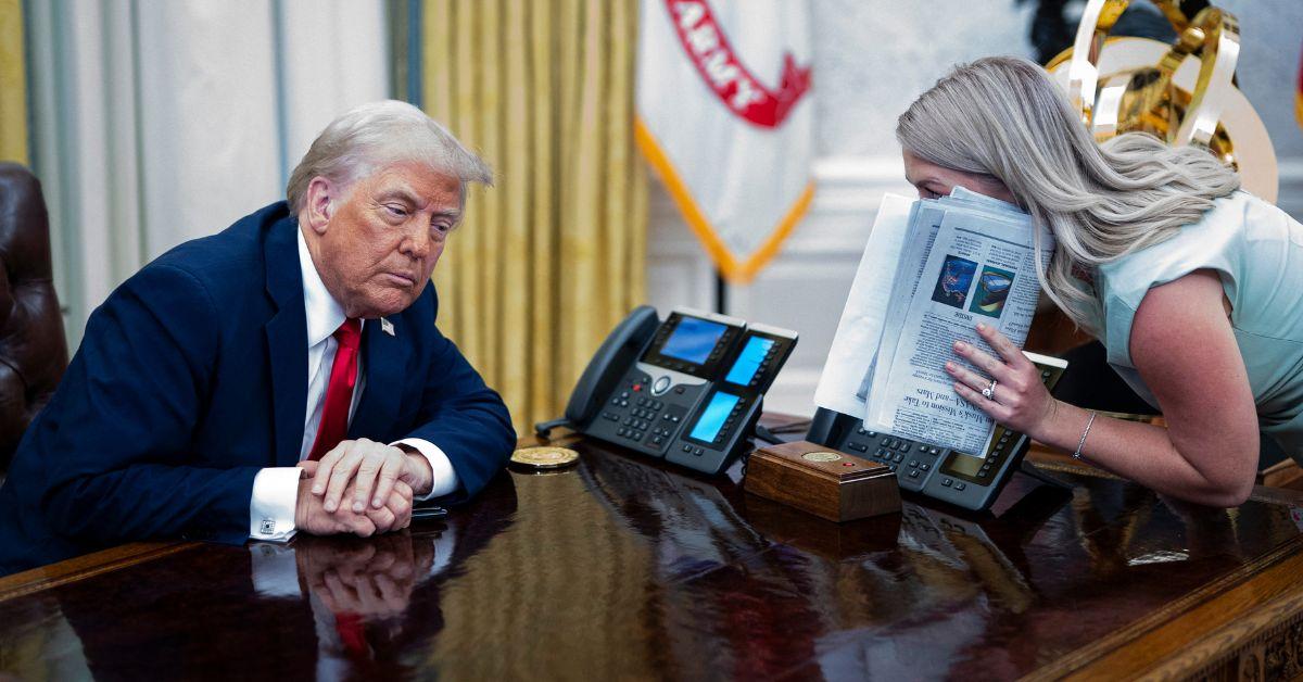 photo of Karoline Leavitt defended the president after he falsely claimed he was traveling to Russia to meet with Vladimir Putin