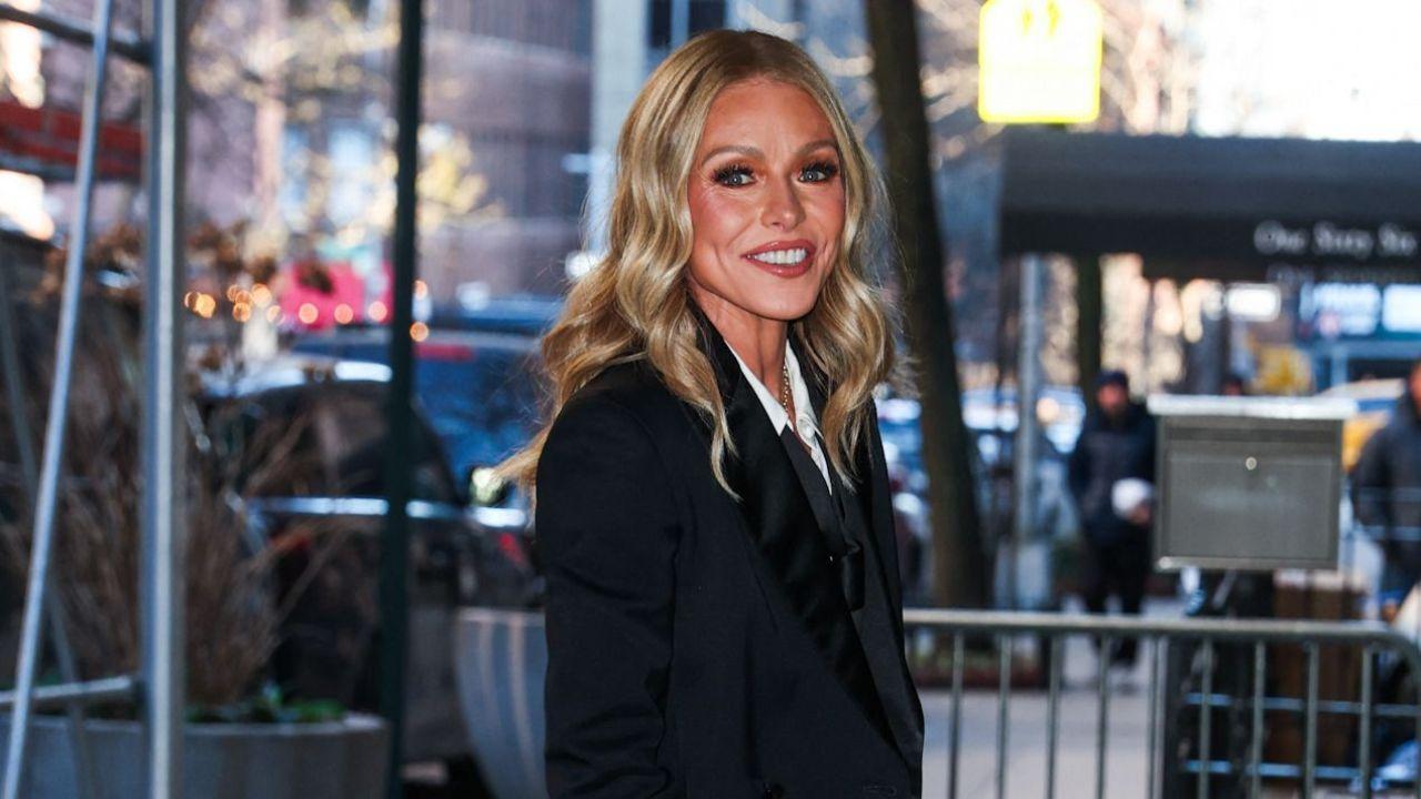 Image of Kelly Ripa opened up about the dental routine that contributed to her gum recession.