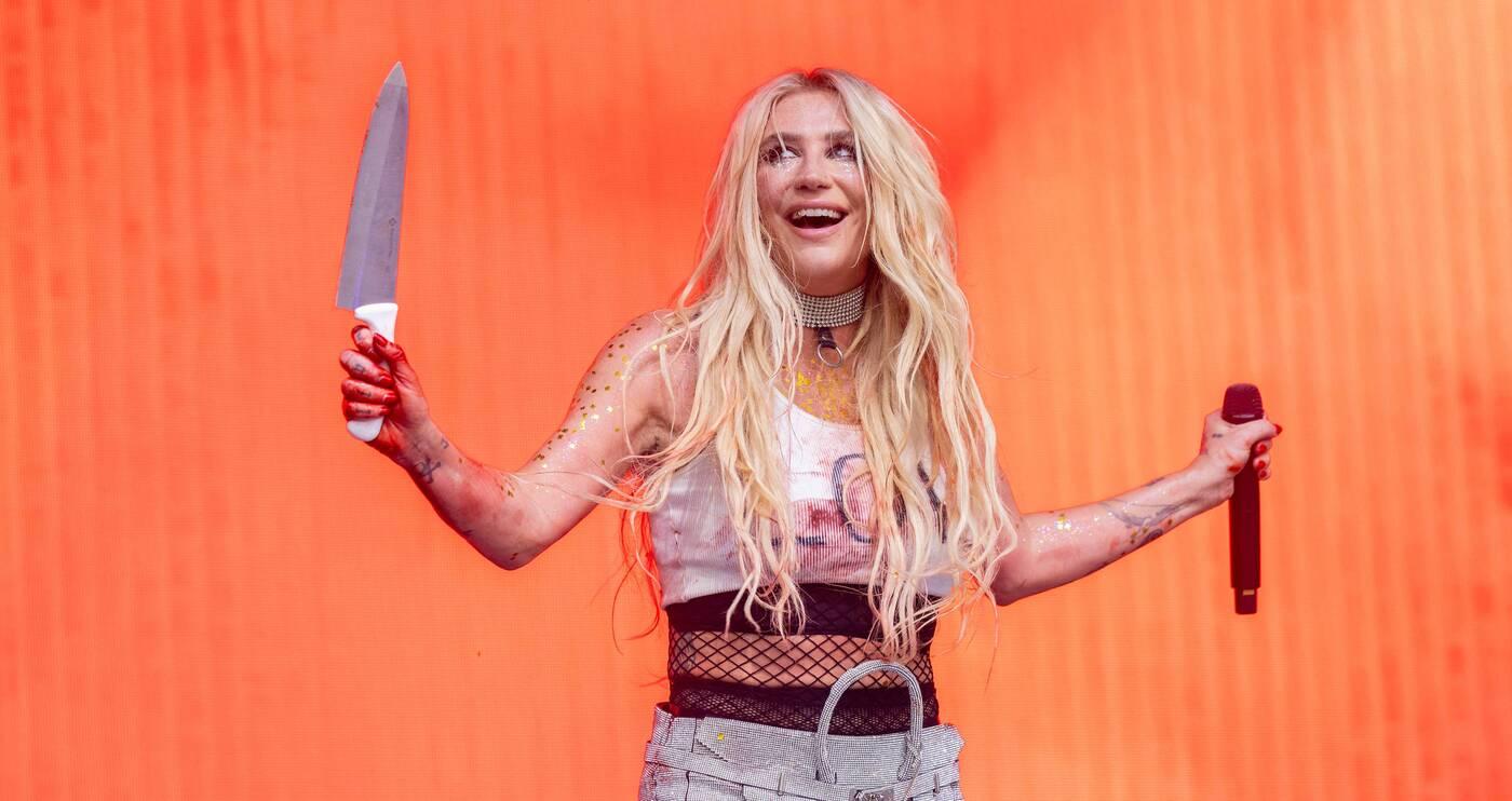 kesha used real knife lolla performance