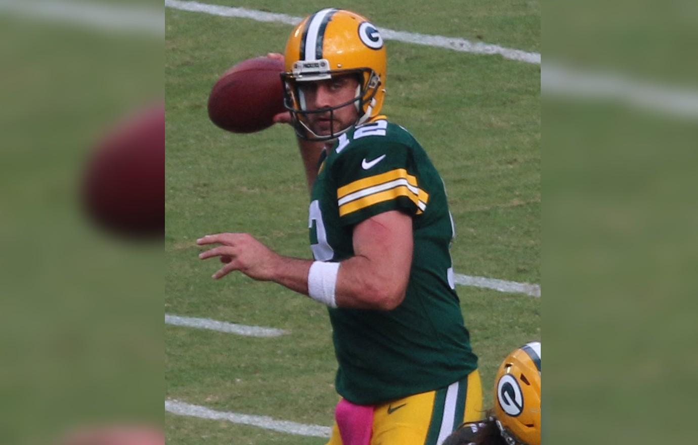 Aaron Rodgers breaks out Canadian tuxedo once again for Packers lunch