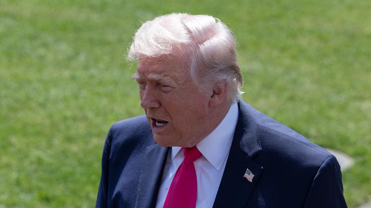 image of Donald Trump went on a late-night spree on social media. 