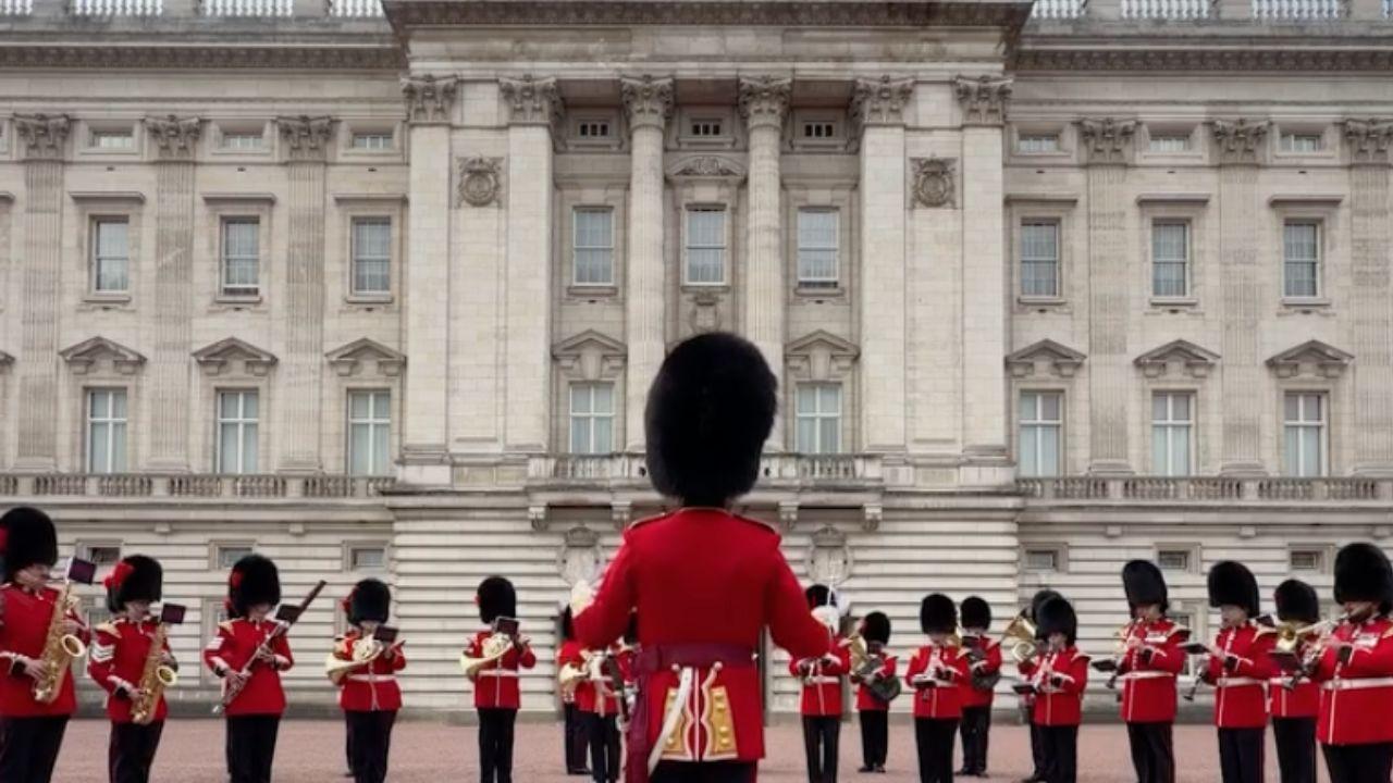 image of Buckingham palace 