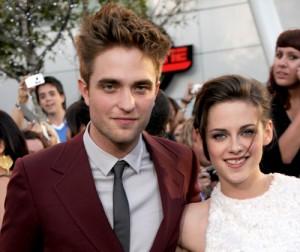 2010__11__Robert_Pattinson_Kristen_Stewart_Nov20newsnea 300&#215;252.jpg