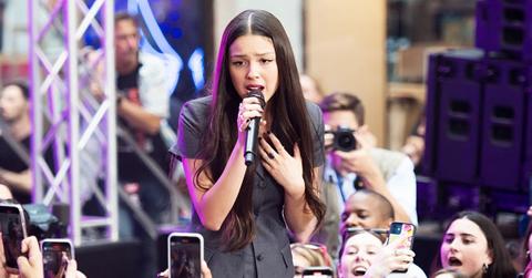 olivia rodrigo wardrobe malfunction concert watch