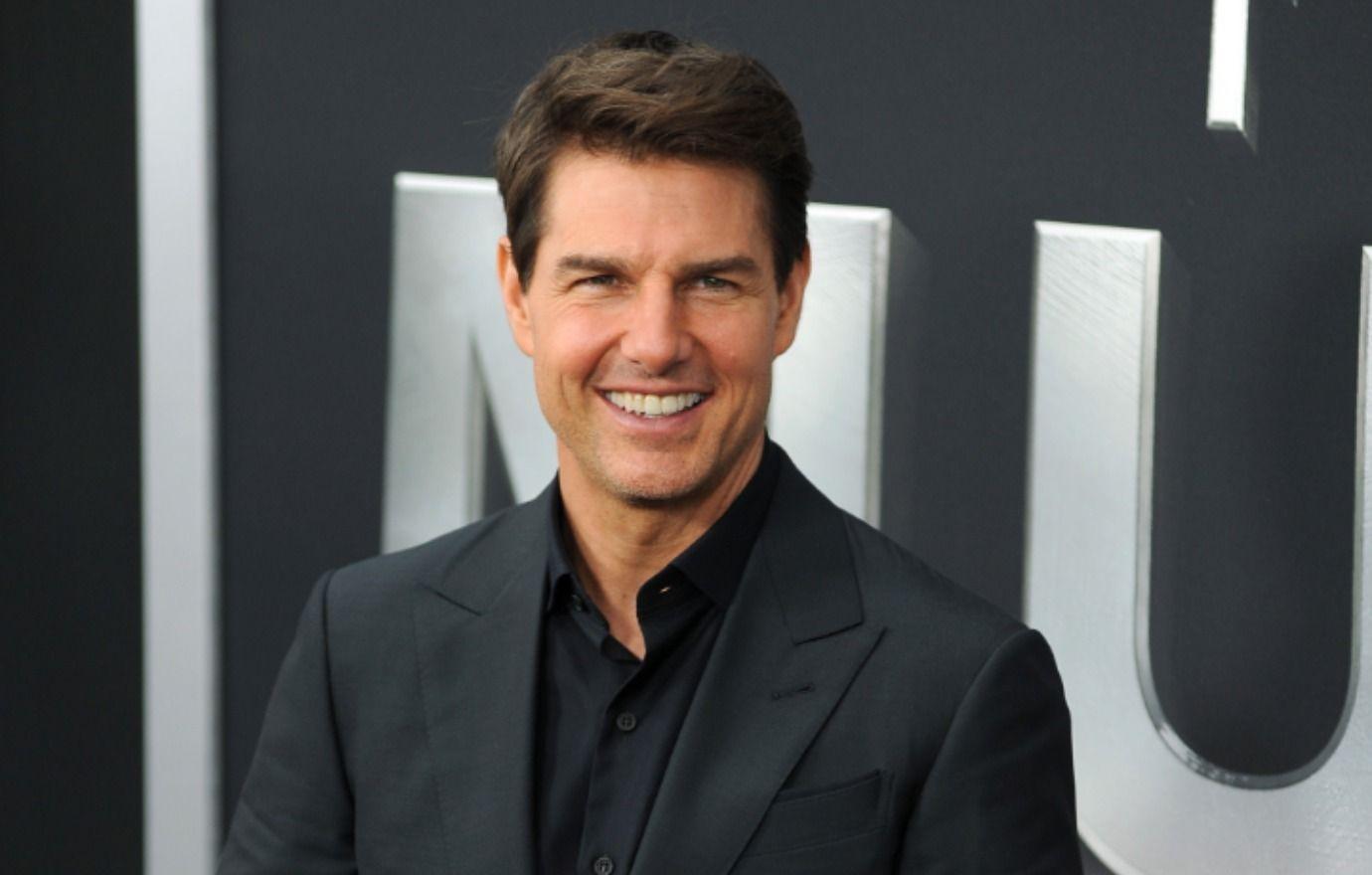 tom cruise only socializes moguls a listers career lonely guy