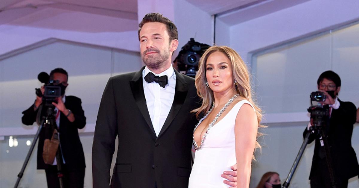 ben affleck trades dunkin donuts coffee starbucks outing jennifer lopez pp