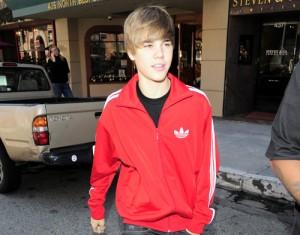2010__10__91_Bieber_Justin_102610a 300×235.jpg