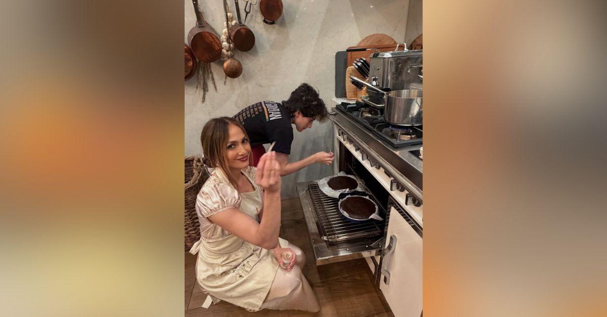 Image of Jennifer Lopez spent Thanksgiving with her child Emme.