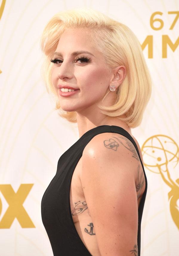 Lady gaga 2015 emmy red carpet 03