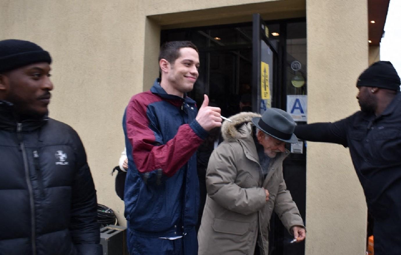 pete davidson pals begging move in mom rehab stint source