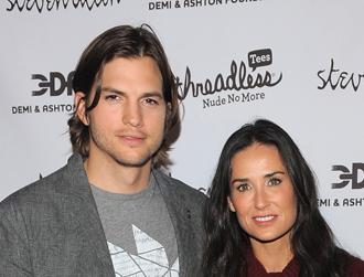 Ashton kutcher demi moore nov30.jpg