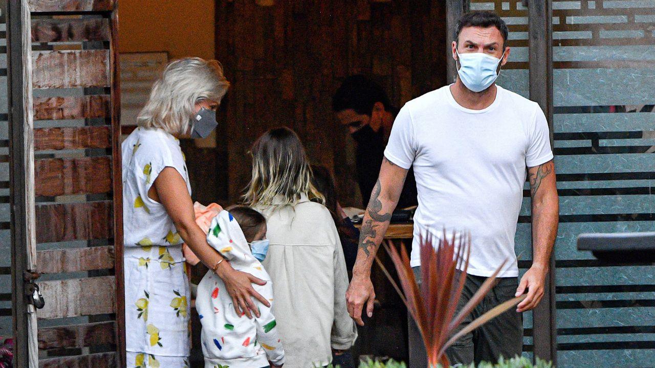 Image of Sharna Burgess, Brian Austin Green, and their kids.