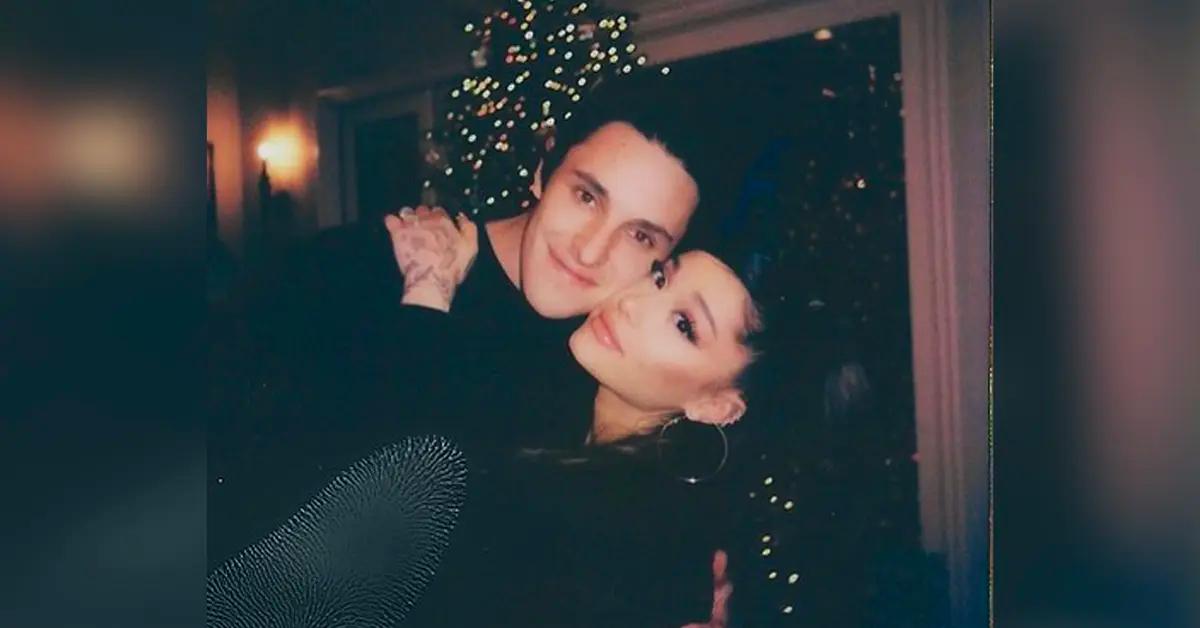 Ariana Grande deletes wedding photos after Gomez split - Los