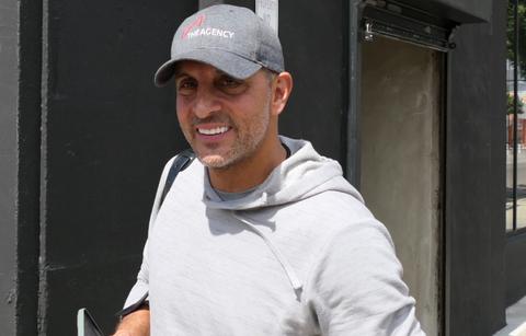 kyle richards disappointed mauricio umansky skips best friend memorial