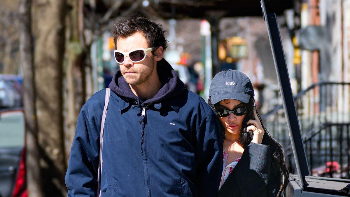 Image of Zoë Kravitz and Harry Styles are engaged.