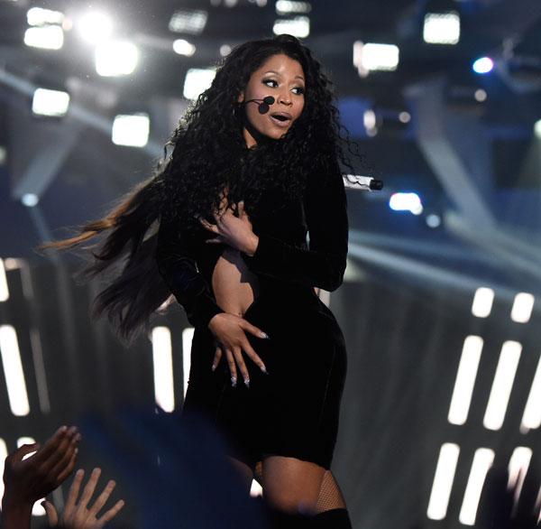 Nicki minaj nip slip wardrobe malfunction getty 02