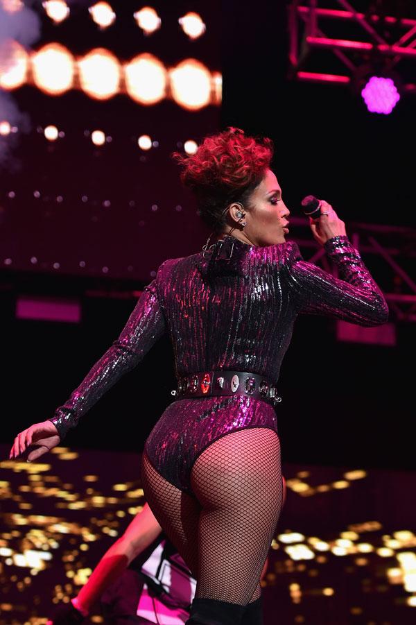 Jennifer lopez performing megaton concert 04