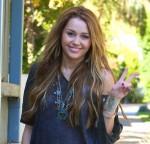 2010__12__Miley_Cyrus_Dec10newsneb 150×144.jpg