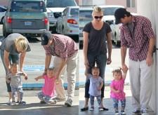 2010__03__Jerry_OConnell_Rebecca_Romijn_March15_main 225×164.jpg