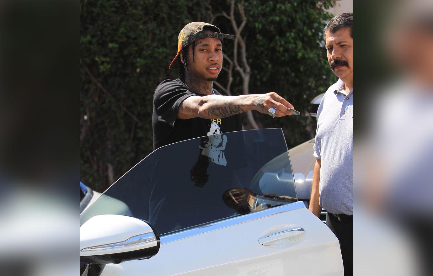 Tyga giving keys to valet